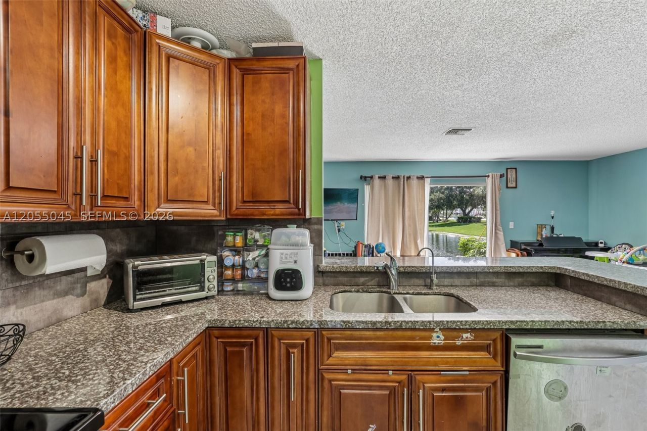 115 NW 108th , Pembroke Pines, FL 33026 Photo
