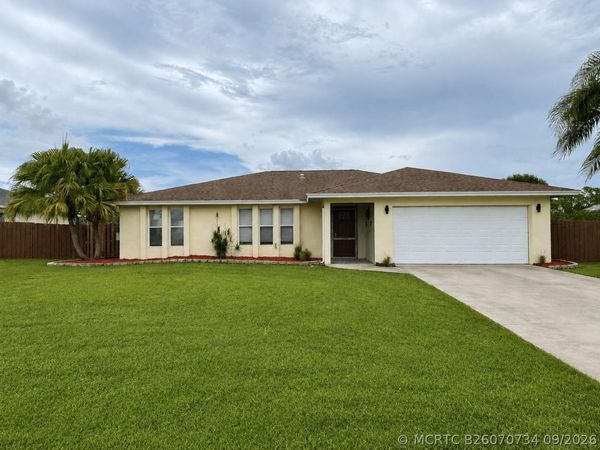 991 SE Brookedge Avenue , Port St Lucie, FL 34983