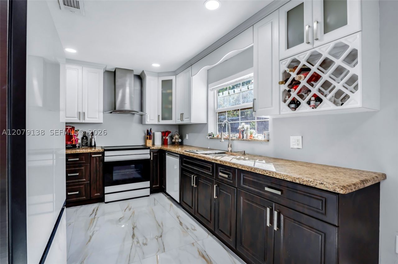 8330 NW 3rd, Pembroke Pines, FL 33024 Photo
