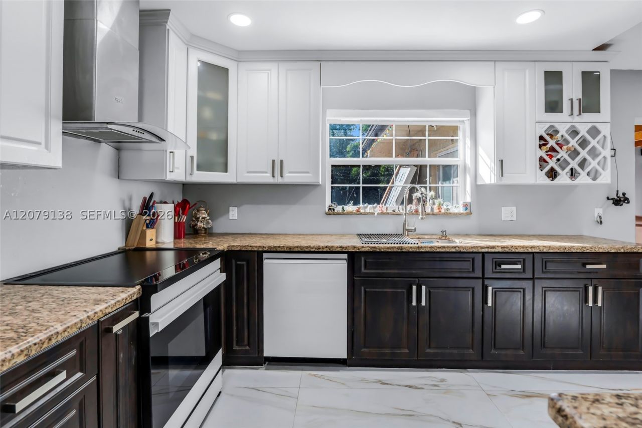 8330 NW 3rd, Pembroke Pines, FL 33024 Photo