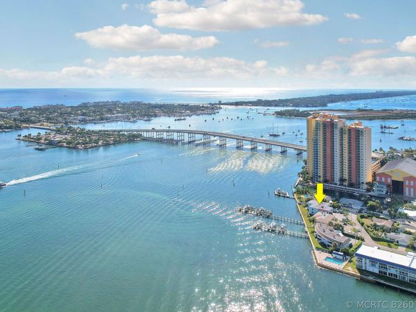 360 Wilma Circle , Riviera Beach, FL 33404
