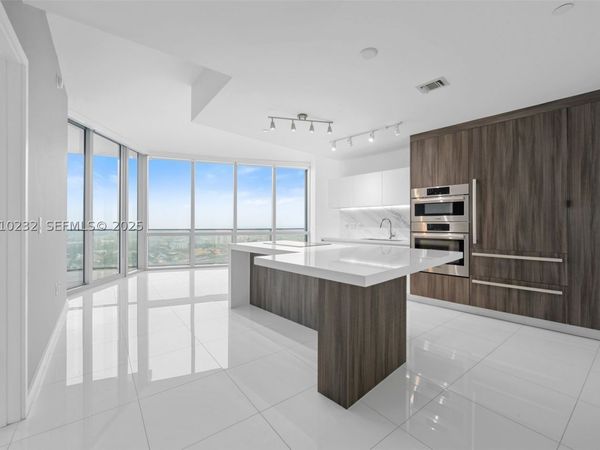 851 NE 1st , Unit 4204, Miami, FL 33132