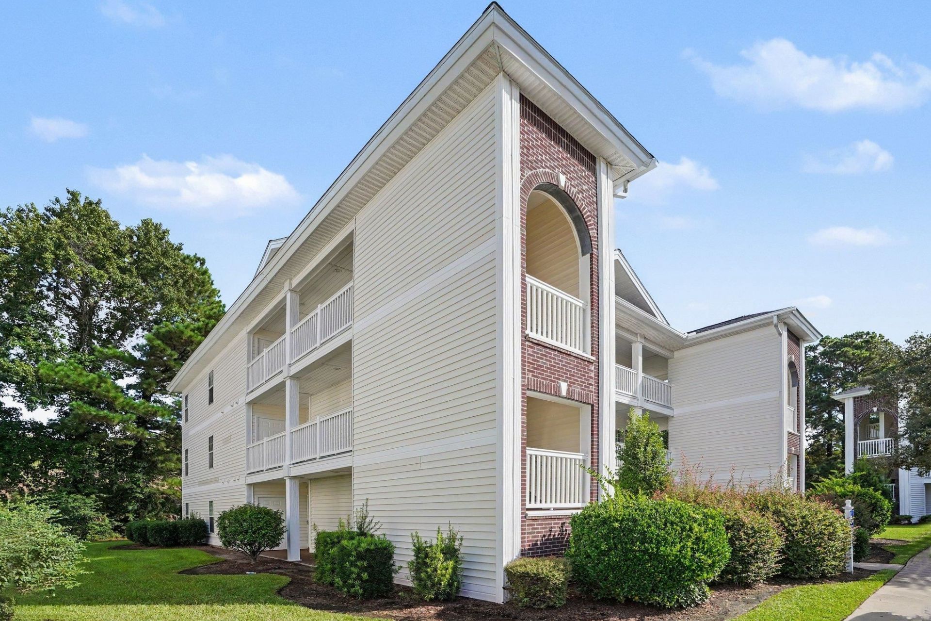 1282 River Oaks Dr. Photo 4