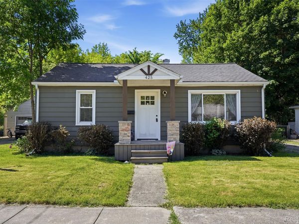 425 W Caroline Street , Fenton, Mi 48430