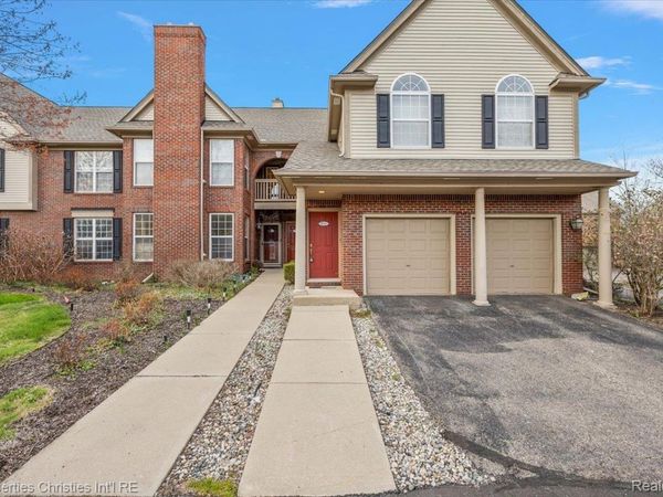28360 Carlton Way Drive , Novi, Mi 48377