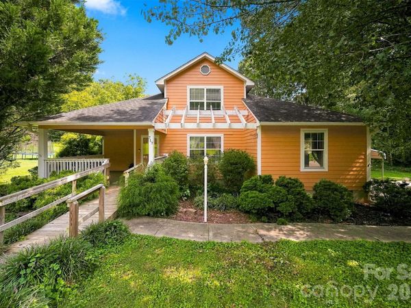 717 2nd Street Place SW, Conover, NC 28613