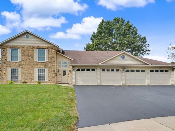4117 Lexington Ct NE, Cedar Rapids, IA 52402