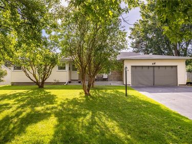 8 Twin Oak Drive , Rochester, NY 14606