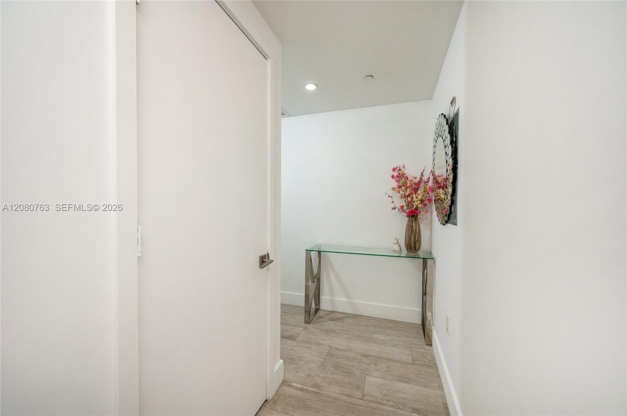 121 NE 34th St , Unit 3001, Miami, FL 33137 Photo