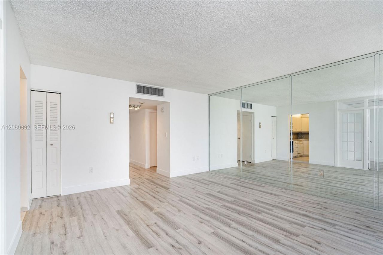 3625 N Country Club Dr , Unit 901, Aventura, FL 33180 Photo