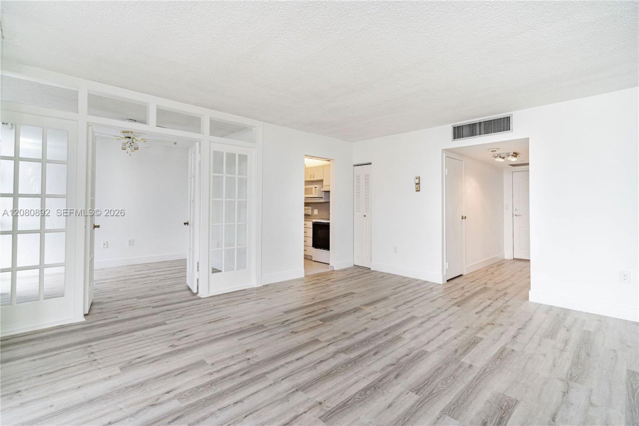 3625 N Country Club Dr , Unit 901, Aventura, FL 33180 Photo
