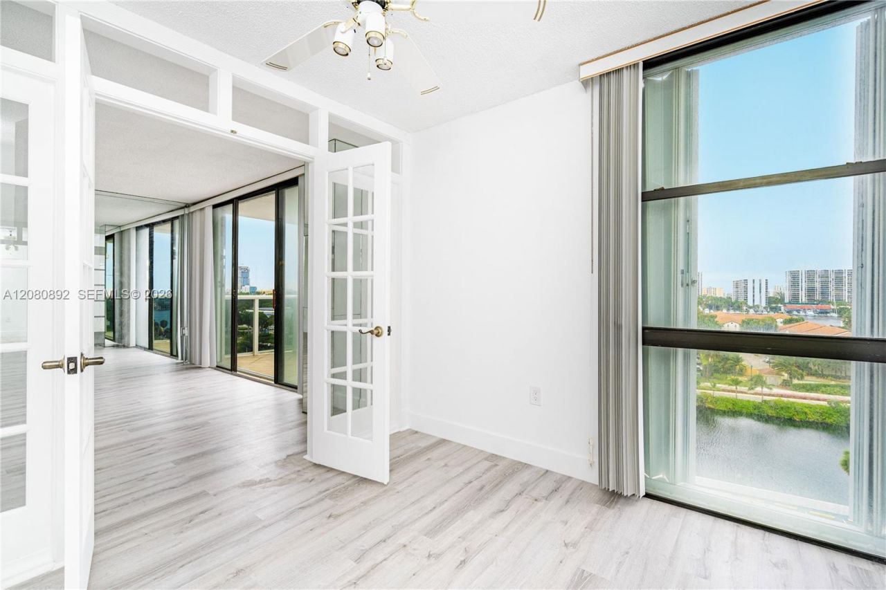3625 N Country Club Dr , Unit 901, Aventura, FL 33180 Photo