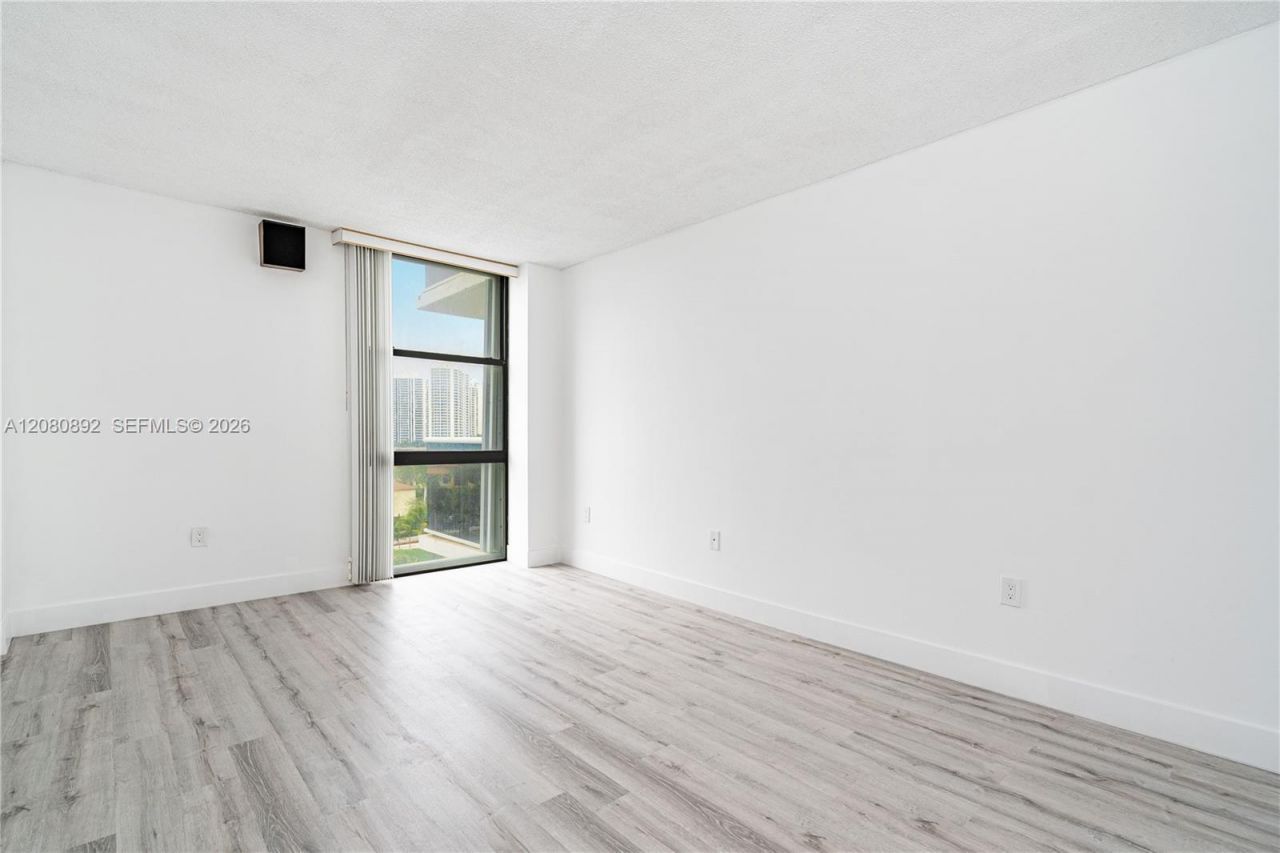 3625 N Country Club Dr , Unit 901, Aventura, FL 33180 Photo