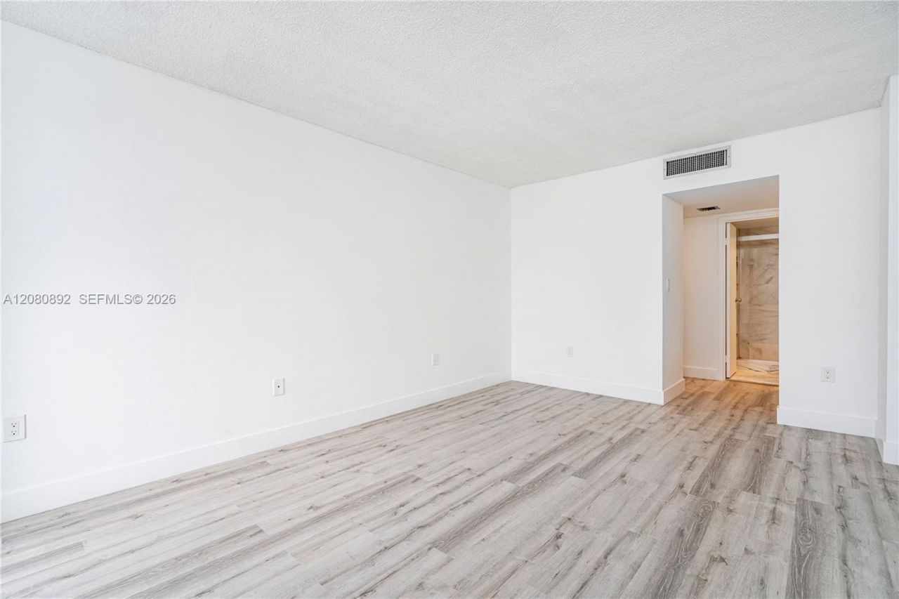 3625 N Country Club Dr , Unit 901, Aventura, FL 33180 Photo