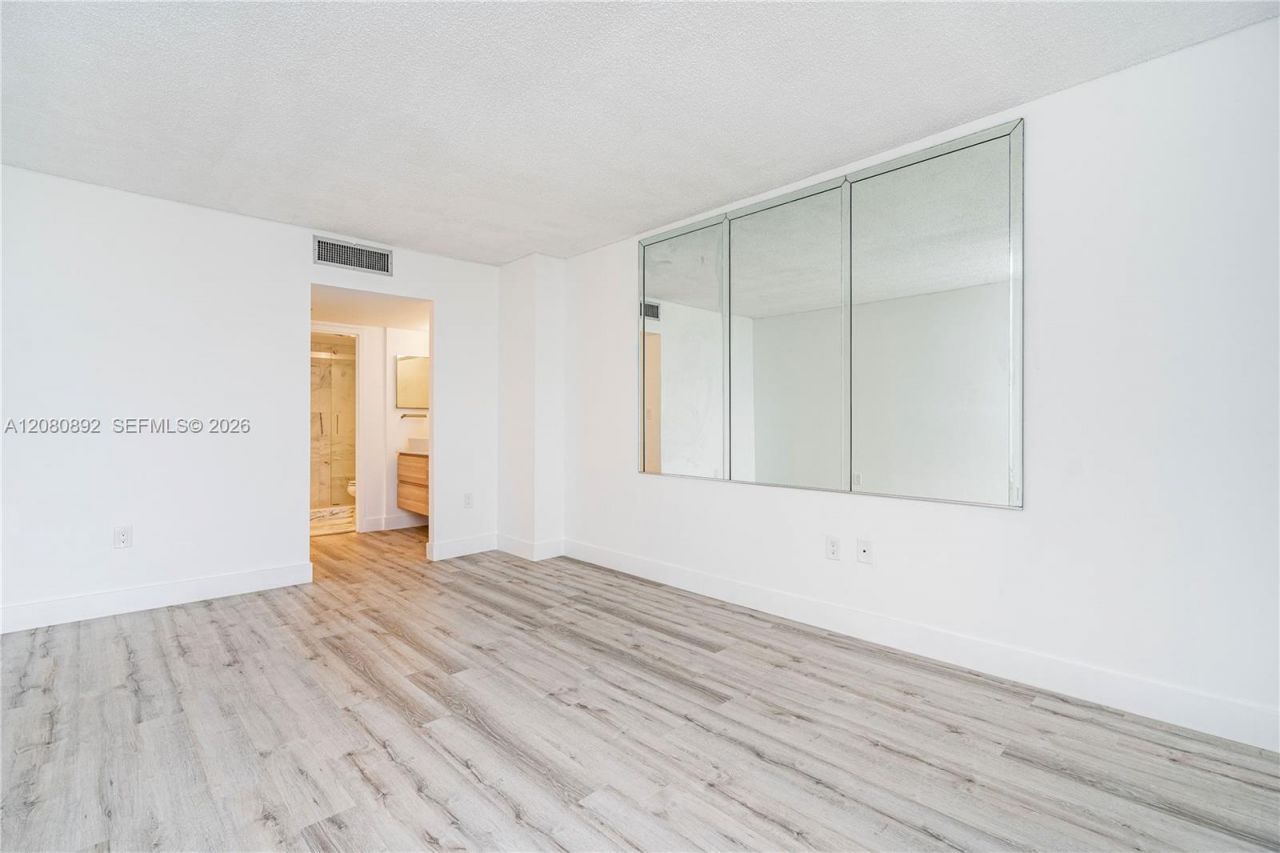 3625 N Country Club Dr , Unit 901, Aventura, FL 33180 Photo