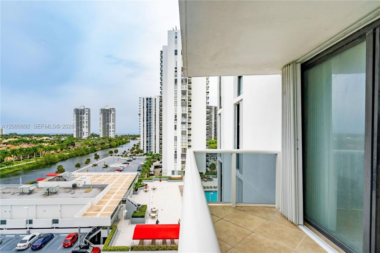 3625 N Country Club Dr , Unit 901, Aventura, FL 33180 Photo