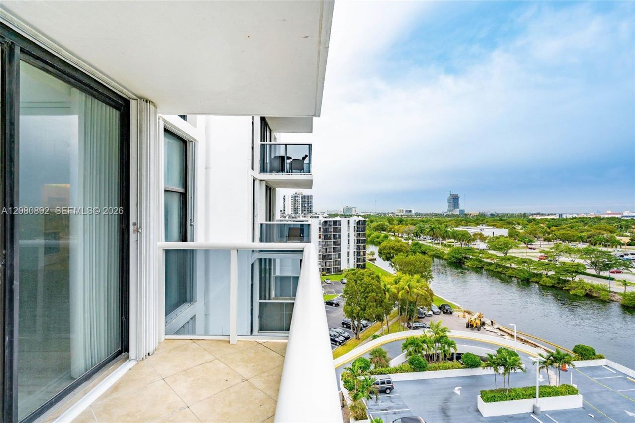 3625 N Country Club Dr , Unit 901, Aventura, FL 33180 Photo