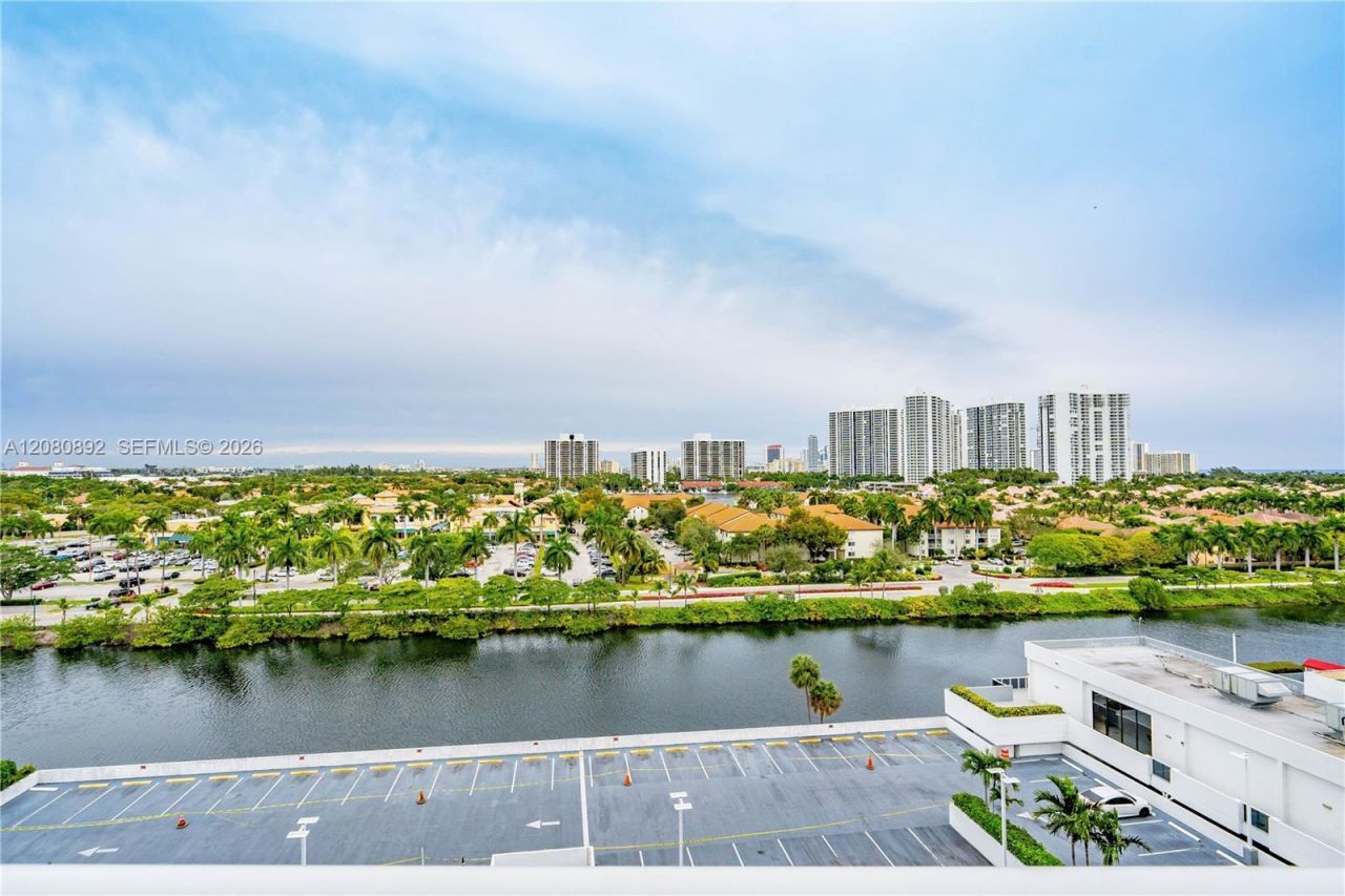 3625 N Country Club Dr , Unit 901, Aventura, FL 33180 Photo