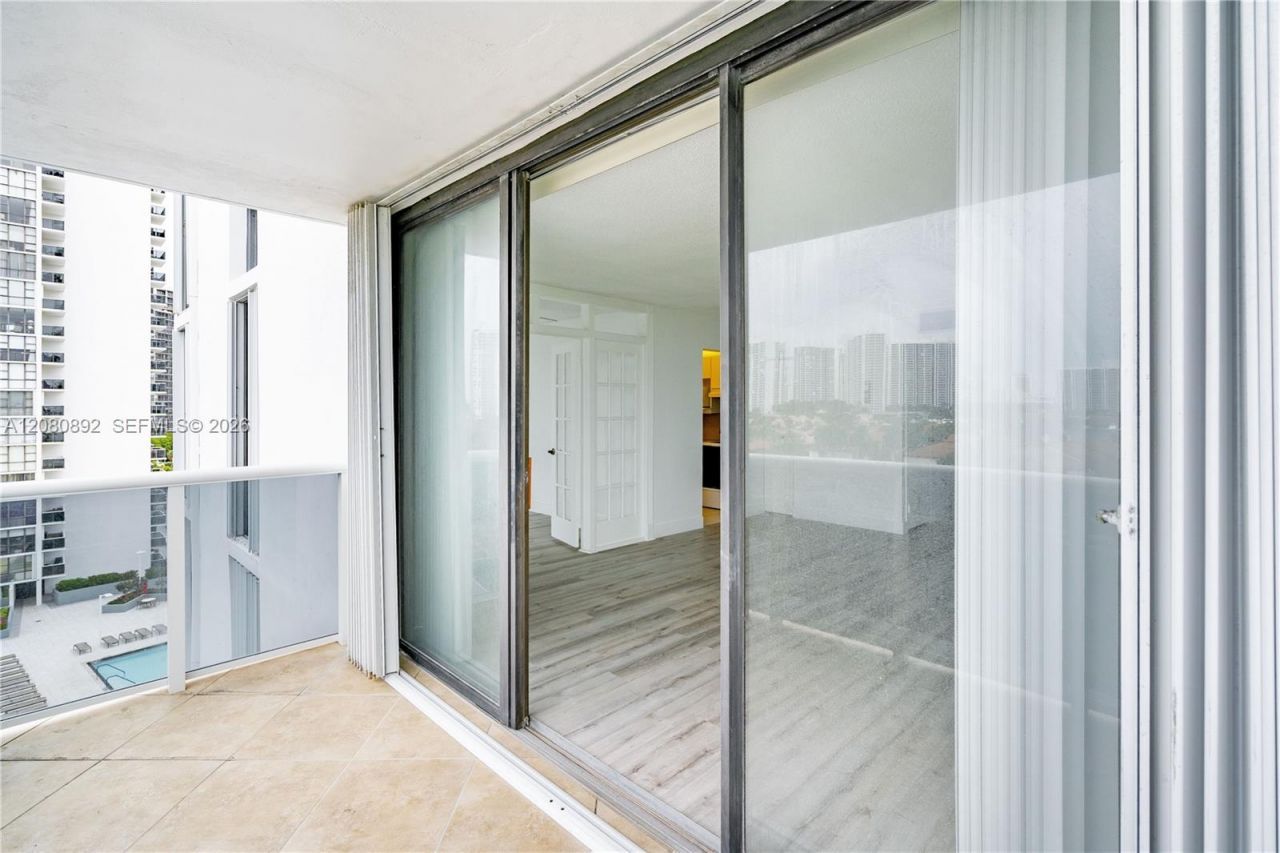 3625 N Country Club Dr , Unit 901, Aventura, FL 33180 Photo