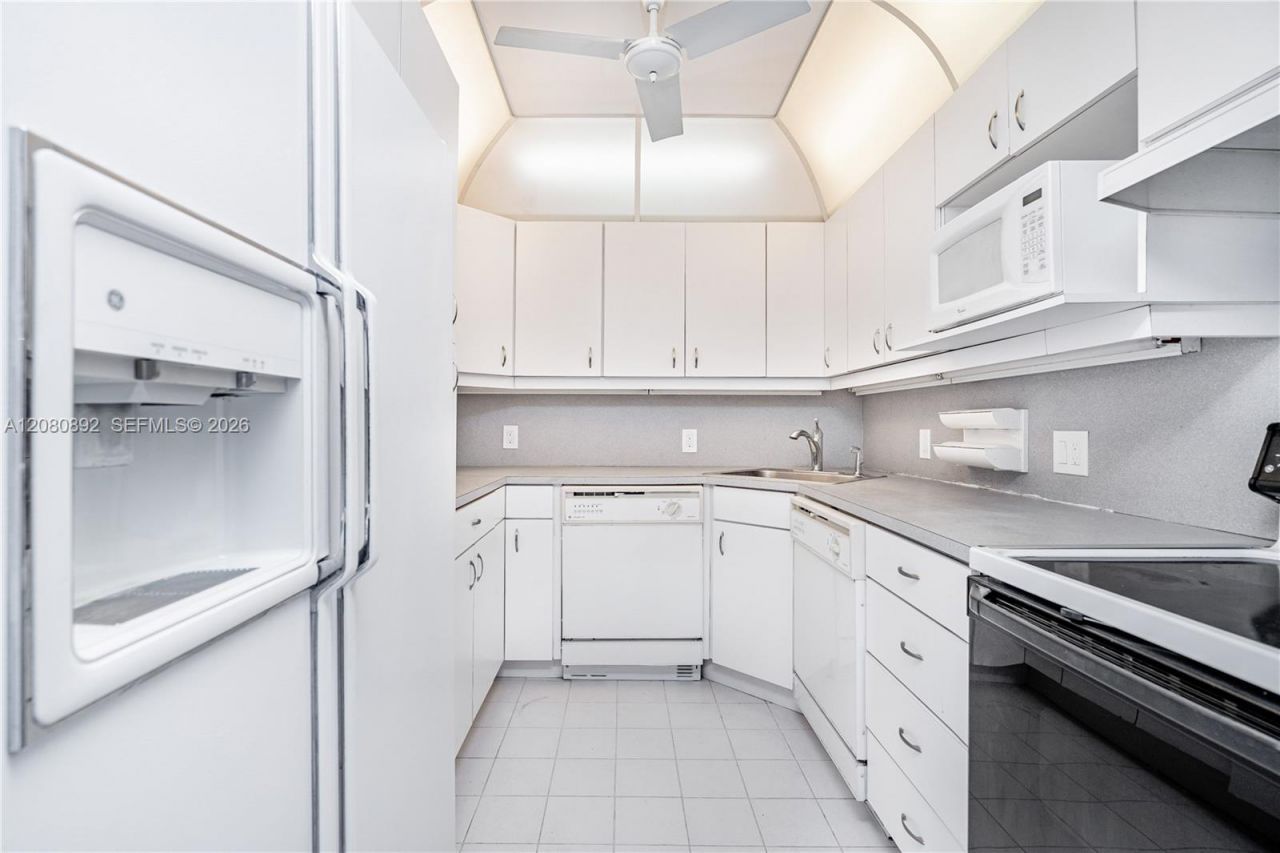 3625 N Country Club Dr , Unit 901, Aventura, FL 33180 Photo