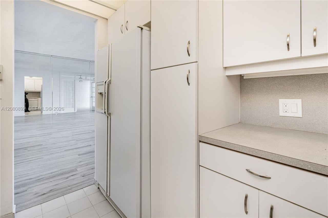 3625 N Country Club Dr , Unit 901, Aventura, FL 33180 Photo