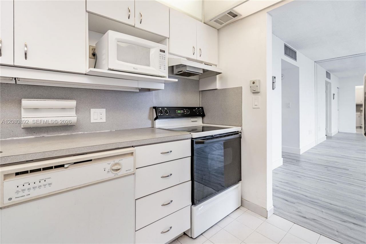 3625 N Country Club Dr , Unit 901, Aventura, FL 33180 Photo