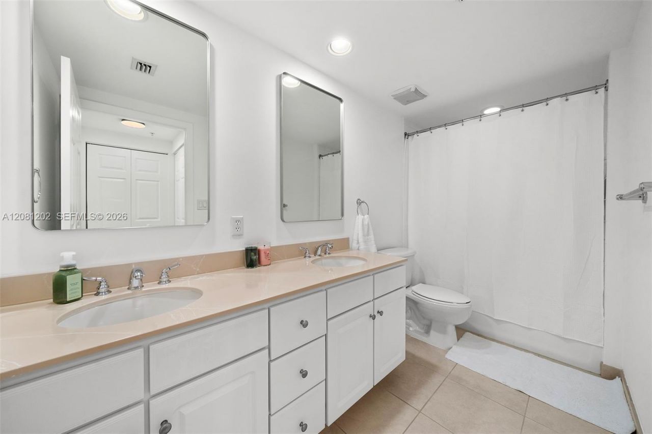2000 N Bayshore Dr , Unit 1502, Miami, FL 33137 Photo
