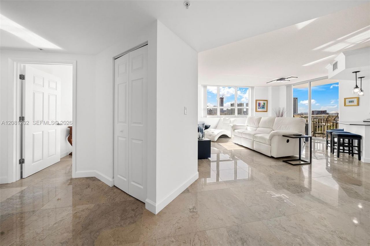 2000 N Bayshore Dr , Unit 1502, Miami, FL 33137 Photo