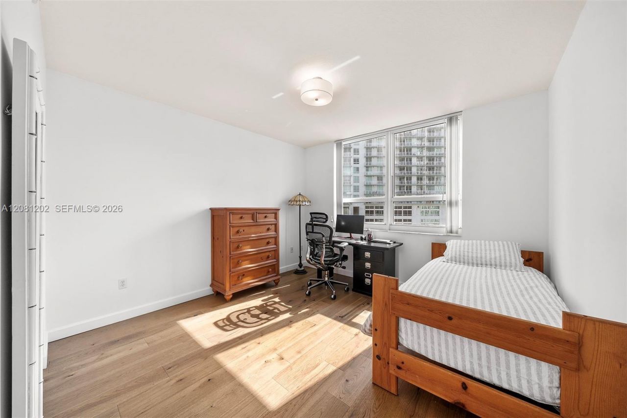 2000 N Bayshore Dr , Unit 1502, Miami, FL 33137 Photo