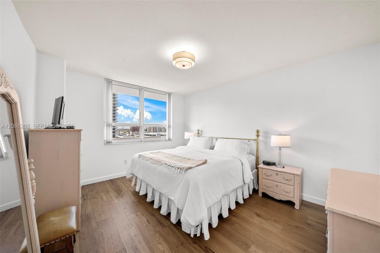 2000 N Bayshore Dr , Unit 1502, Miami, FL 33137 Photo