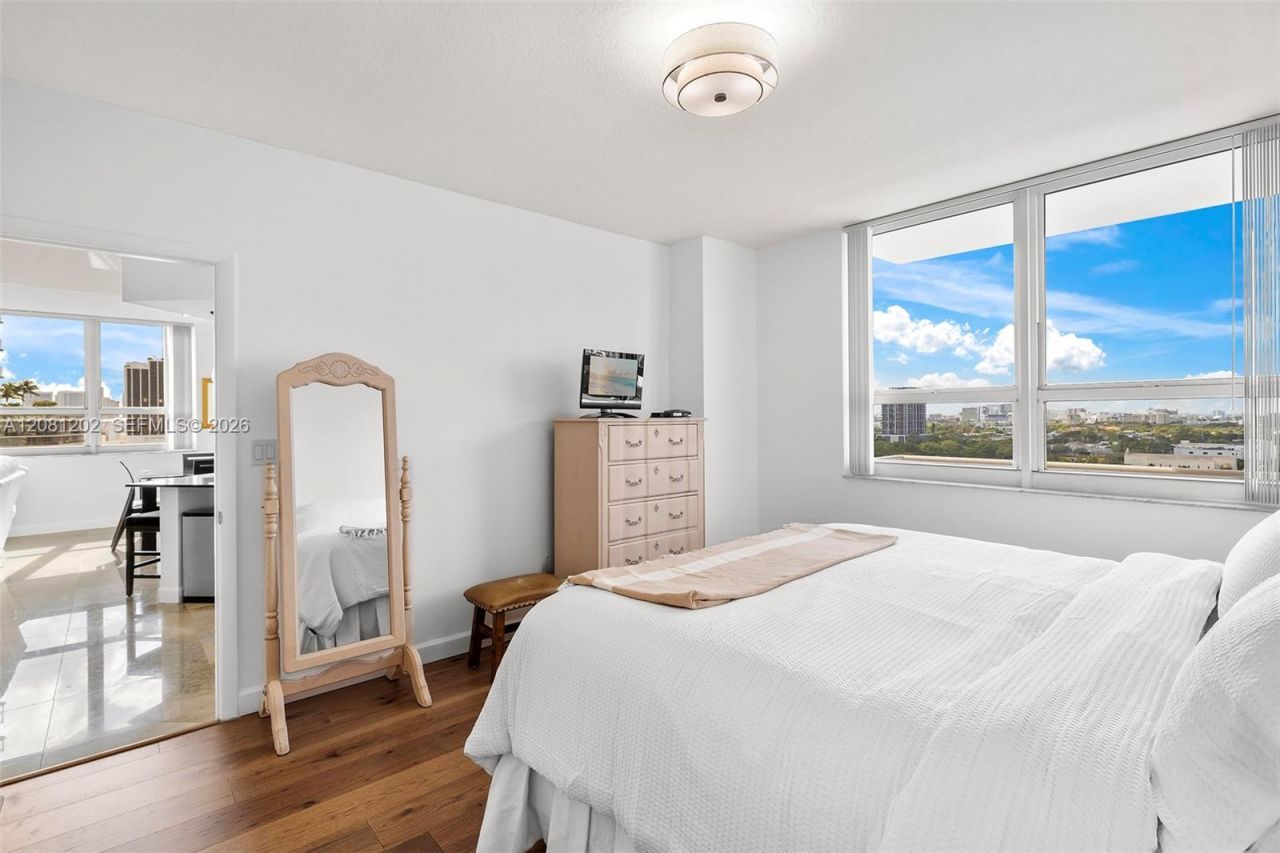 2000 N Bayshore Dr , Unit 1502, Miami, FL 33137 Photo