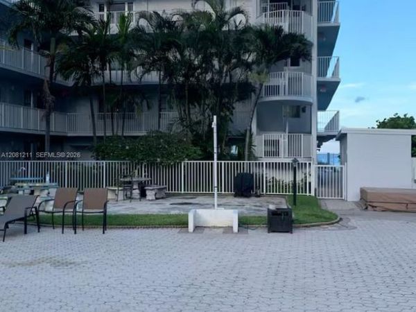 1480 S Ocean Blvd, Unit 218, Lauderdale By The Sea, FL 33062