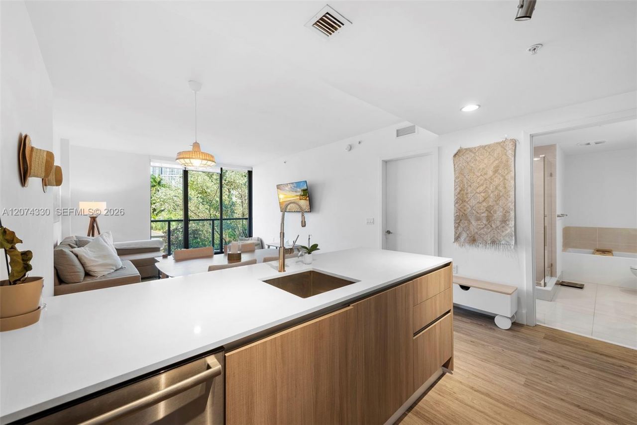 201 SW 17th Rd , Unit 411, Miami, FL 33129 Photo