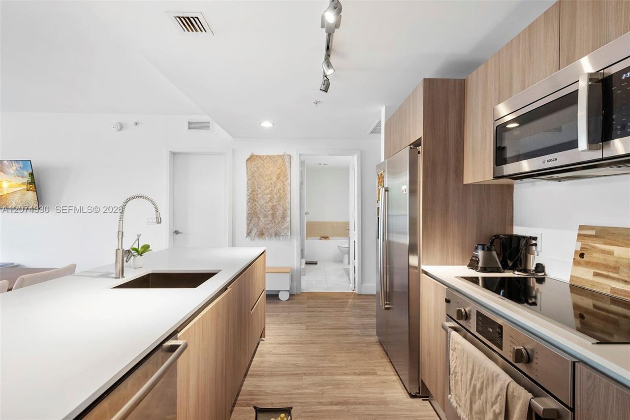 201 SW 17th Rd , Unit 411, Miami, FL 33129 Photo