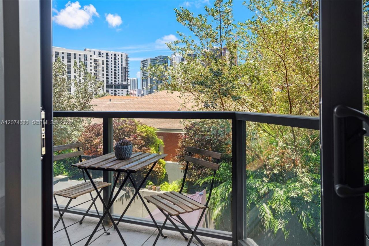 201 SW 17th Rd , Unit 411, Miami, FL 33129 Photo