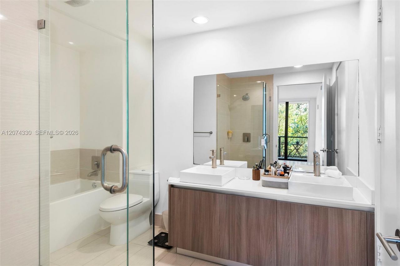 201 SW 17th Rd , Unit 411, Miami, FL 33129 Photo