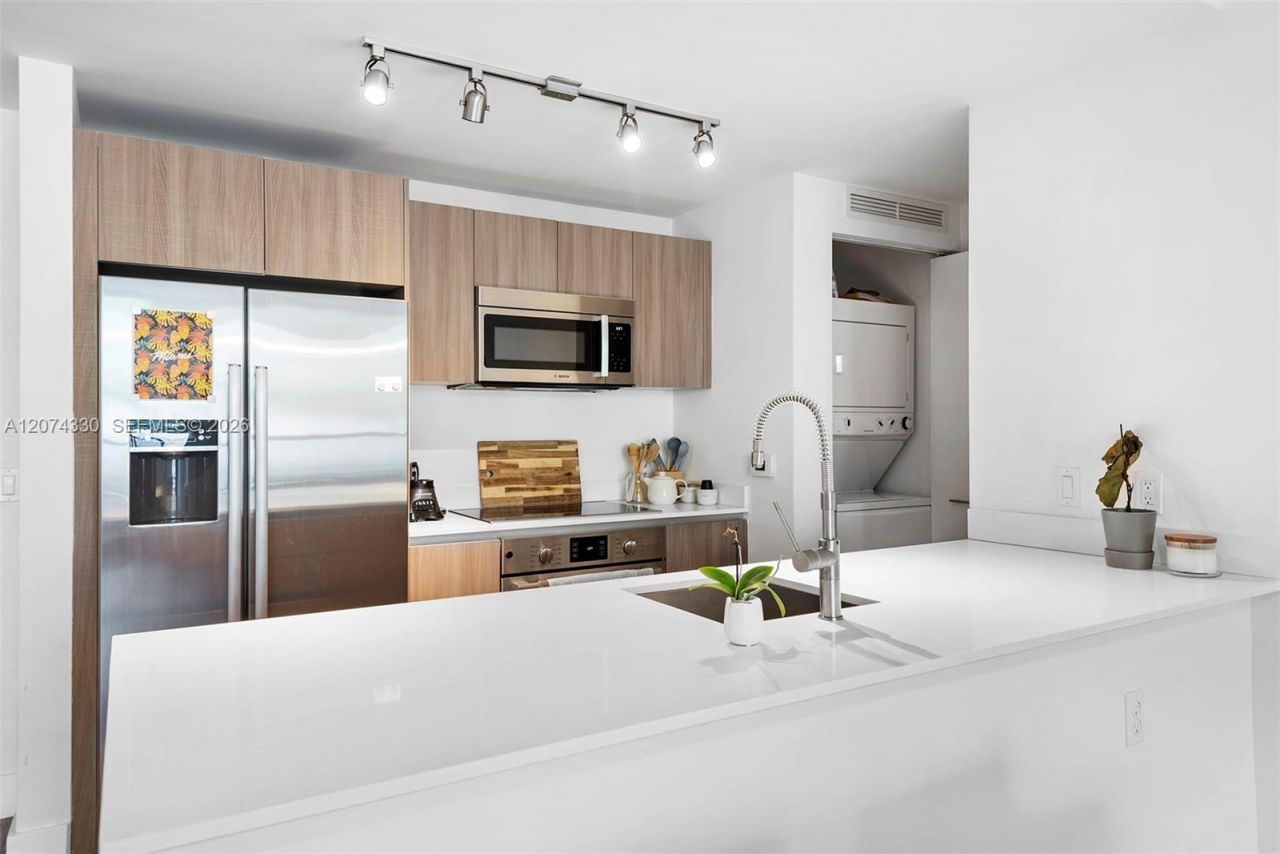 201 SW 17th Rd , Unit 411, Miami, FL 33129 Photo