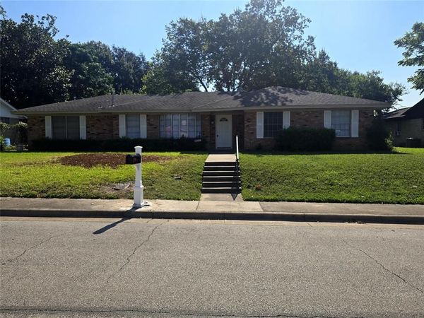 1306 Holt Avenue, DeSoto, TX 75115