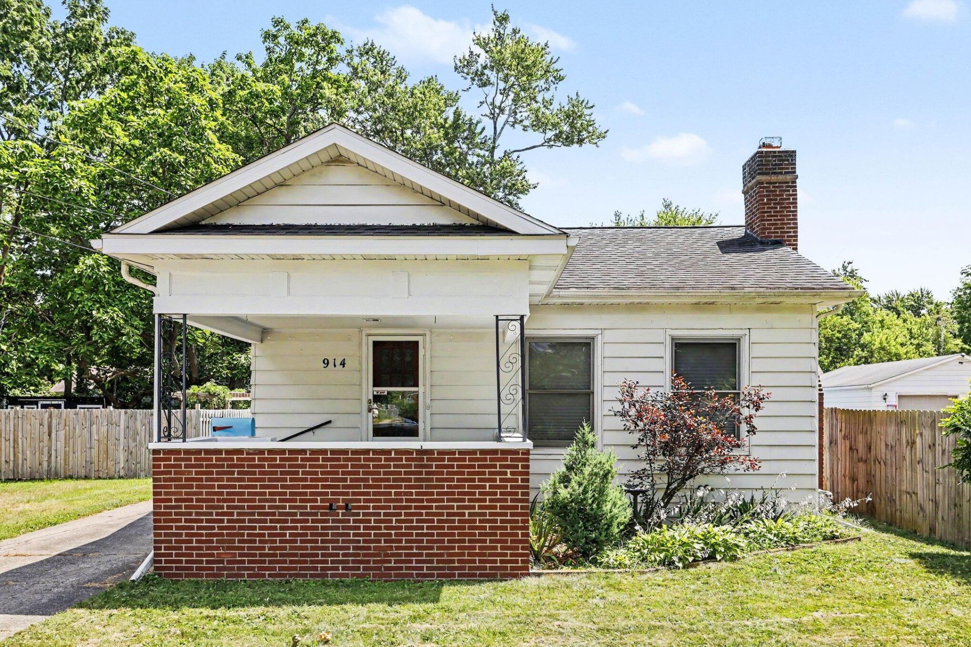 914 Dayton Avenue, Kalamazoo, MI 49048 Main Photo