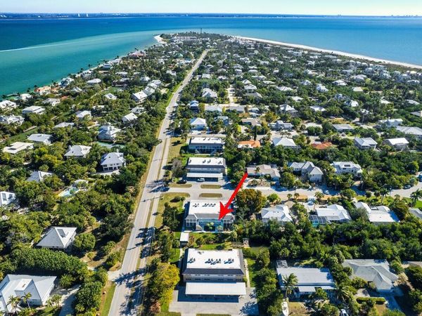 601 Periwinkle Way, Unit D-7, Sanibel, FL 33957