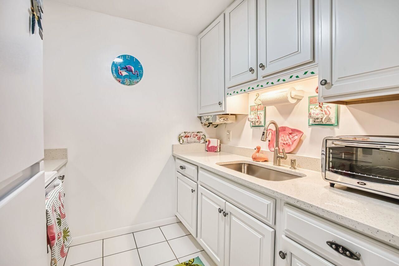 601 Periwinkle Way, Unit D-7, Sanibel, FL 33957 Photo