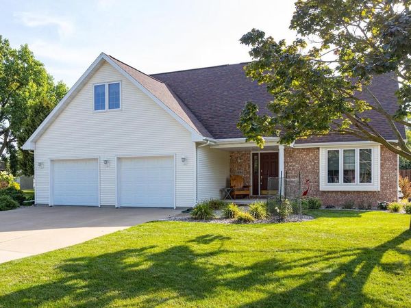 1504 MEADOWBREEZE CIRCLE, Neenah, WI 54956