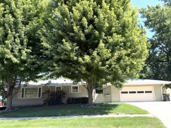 1100 Brookwood Dr, Iowa City, IA 52240