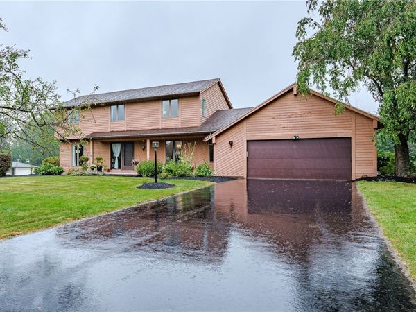 11 Pine Brook Circle, Penfield, NY 14526