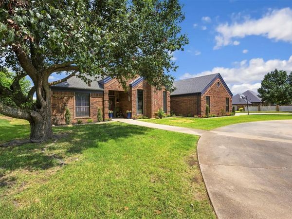 1316 Windsor Place, Shawnee, OK 74804