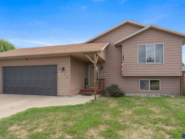 4708 Sertoma Ave, Sioux Falls, SD 57106