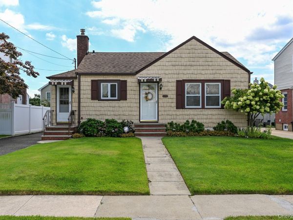 1073 Hancock Avenue, Franklin Square, NY 11010