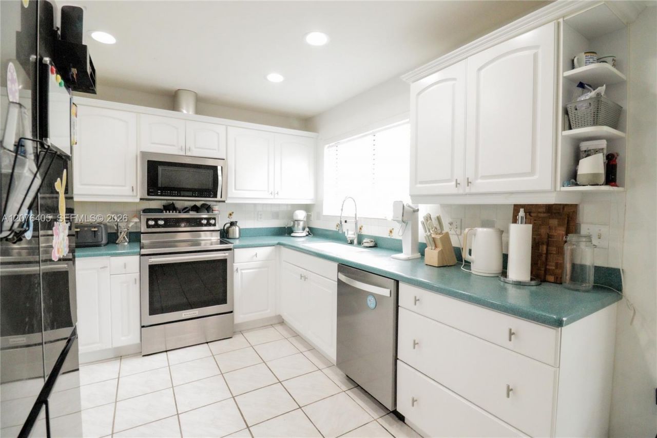 14615 SW 142nd Place Cir , Miami, FL 33186 Photo