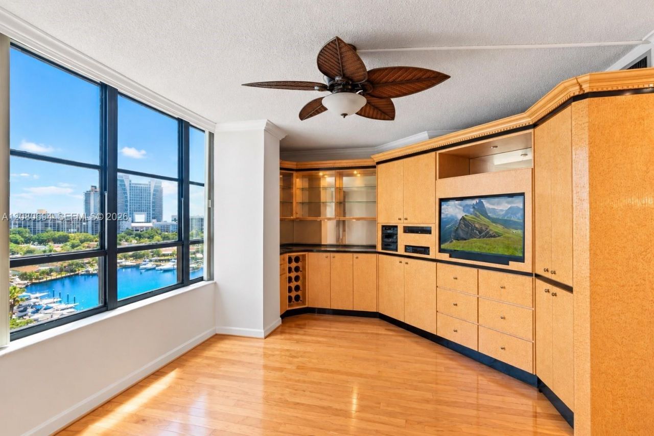 500 Three Islands Blvd, Unit 618, Hallandale Beach, FL 33009 Photo