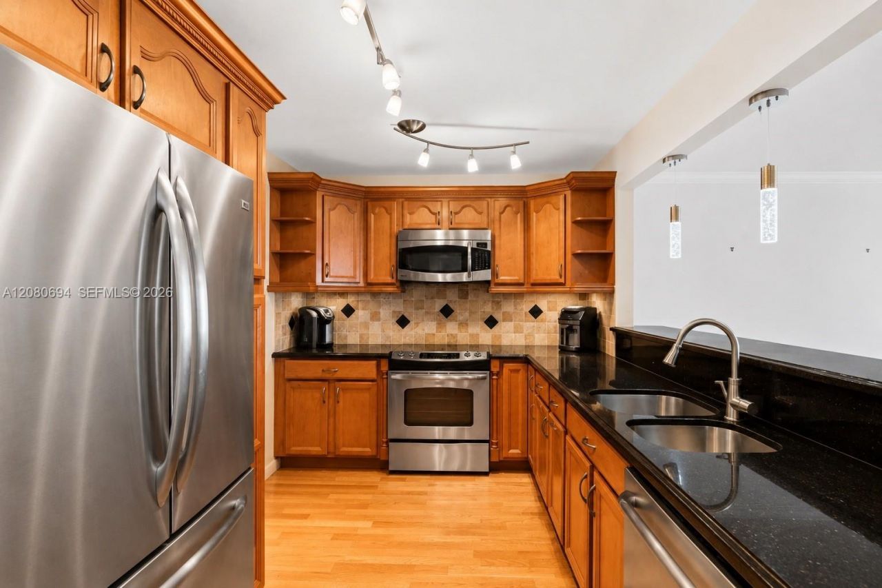 500 Three Islands Blvd, Unit 618, Hallandale Beach, FL 33009 Photo
